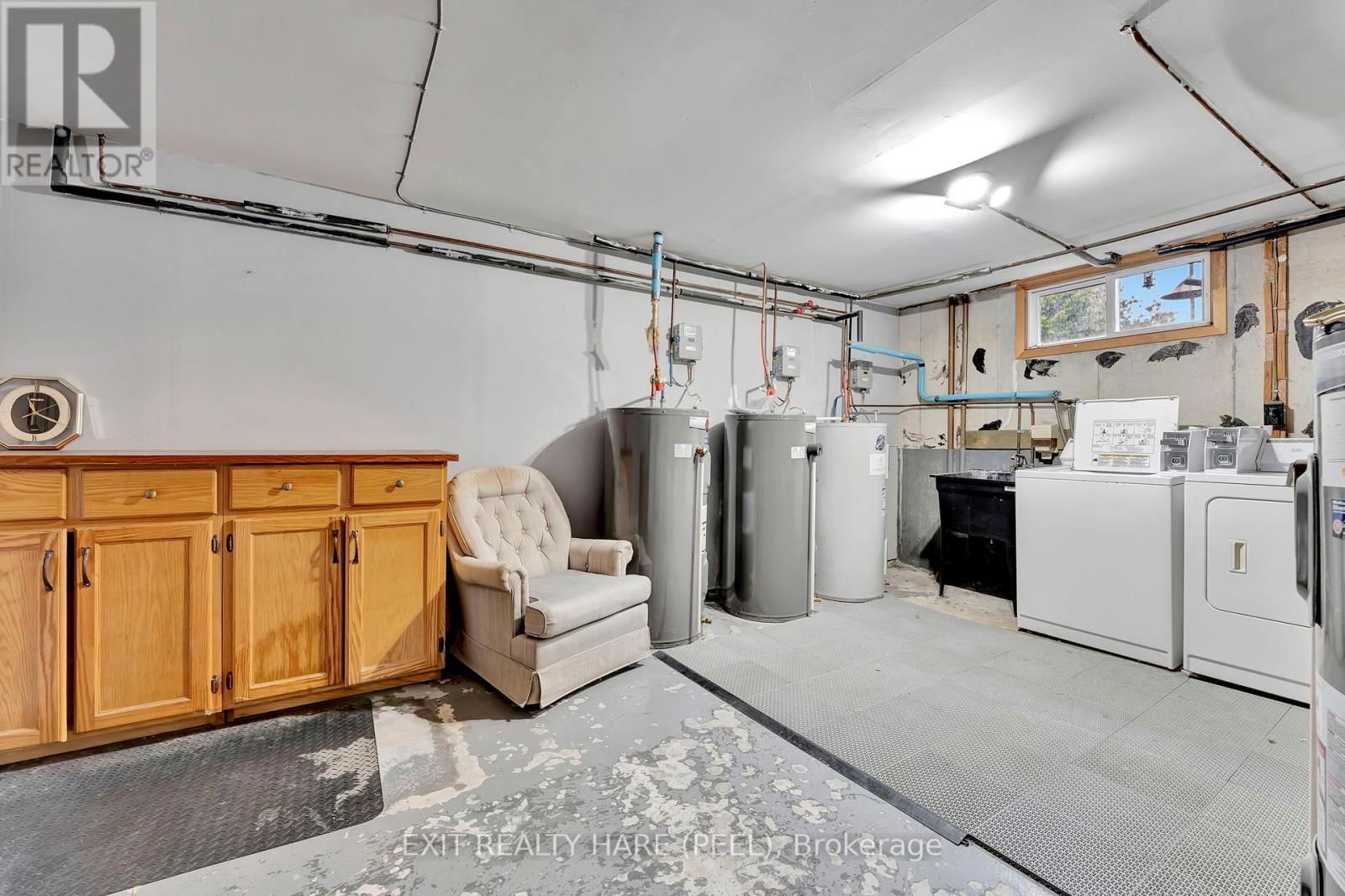 52 HAMPTON STREET Image 16