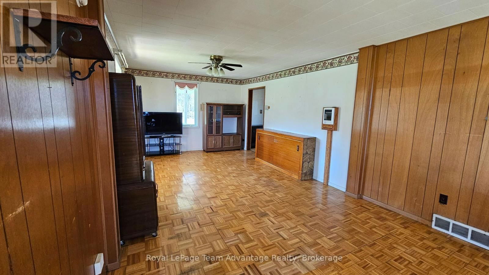 77 LAKESHORE ROAD Image 34