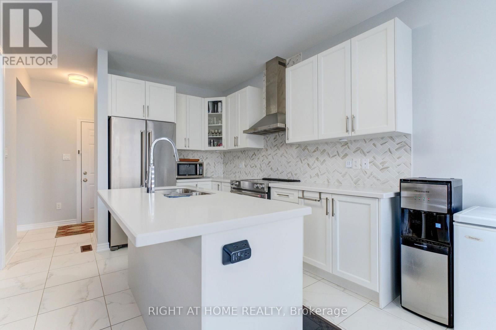 39 DRAKE AVENUE Image 12