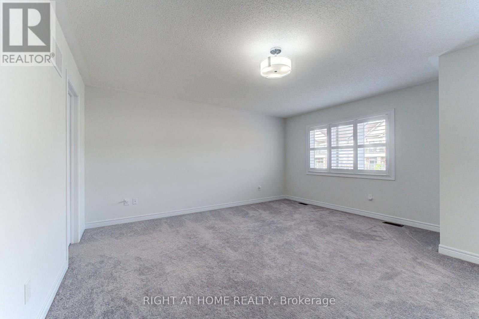 39 DRAKE AVENUE Image 24