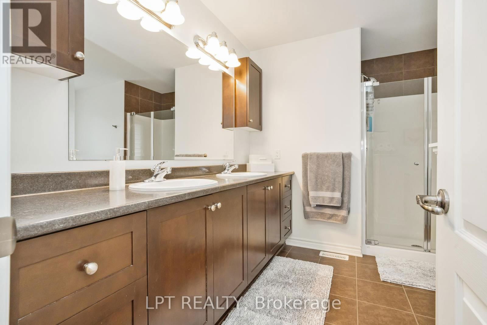 140 MONTARGIS CIRCLE Image 15