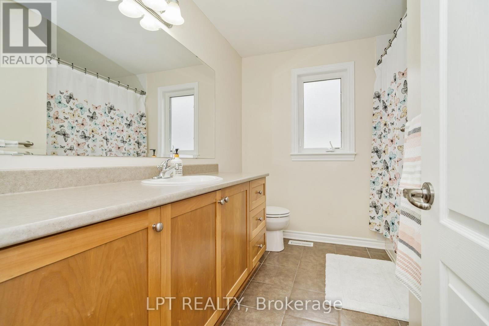140 MONTARGIS CIRCLE Image 23