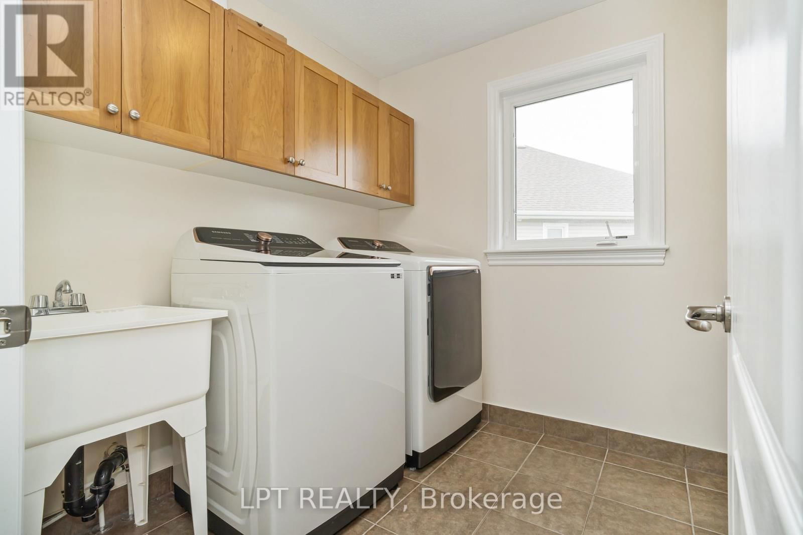 140 MONTARGIS CIRCLE Image 24