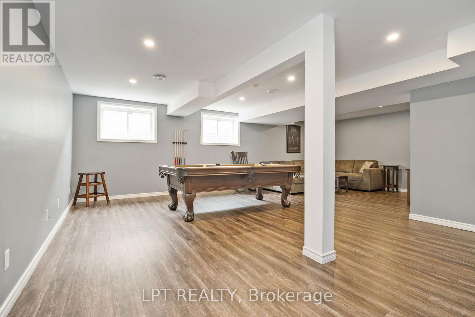 140 MONTARGIS CIRCLE Image 25