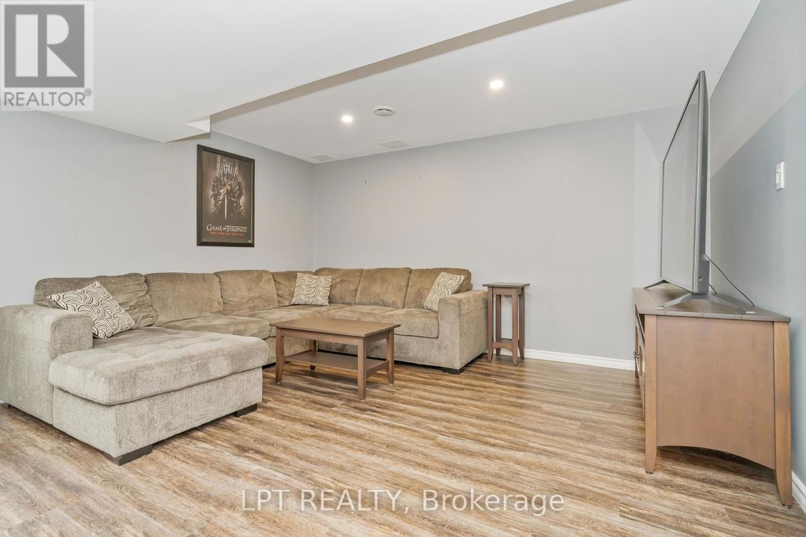 140 MONTARGIS CIRCLE Image 27