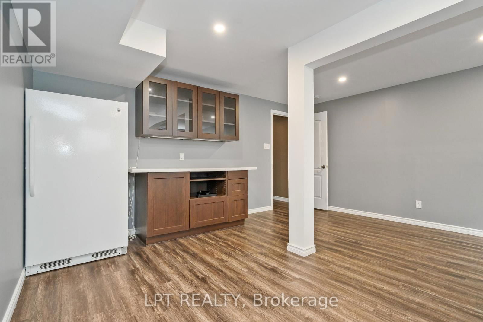 140 MONTARGIS CIRCLE Image 28