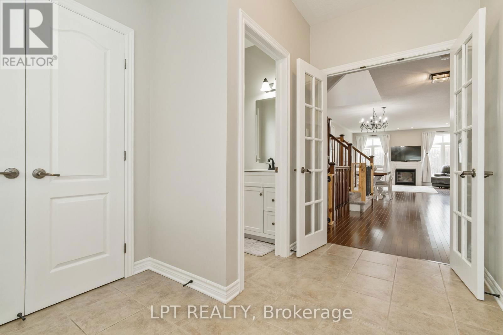 140 MONTARGIS CIRCLE Image 3