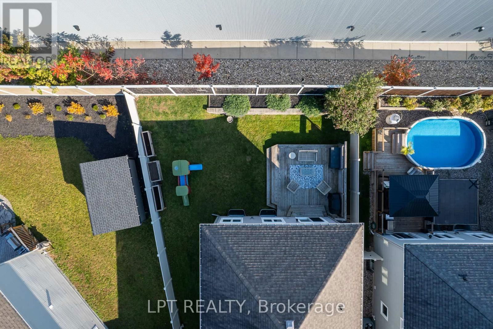 140 MONTARGIS CIRCLE Image 32