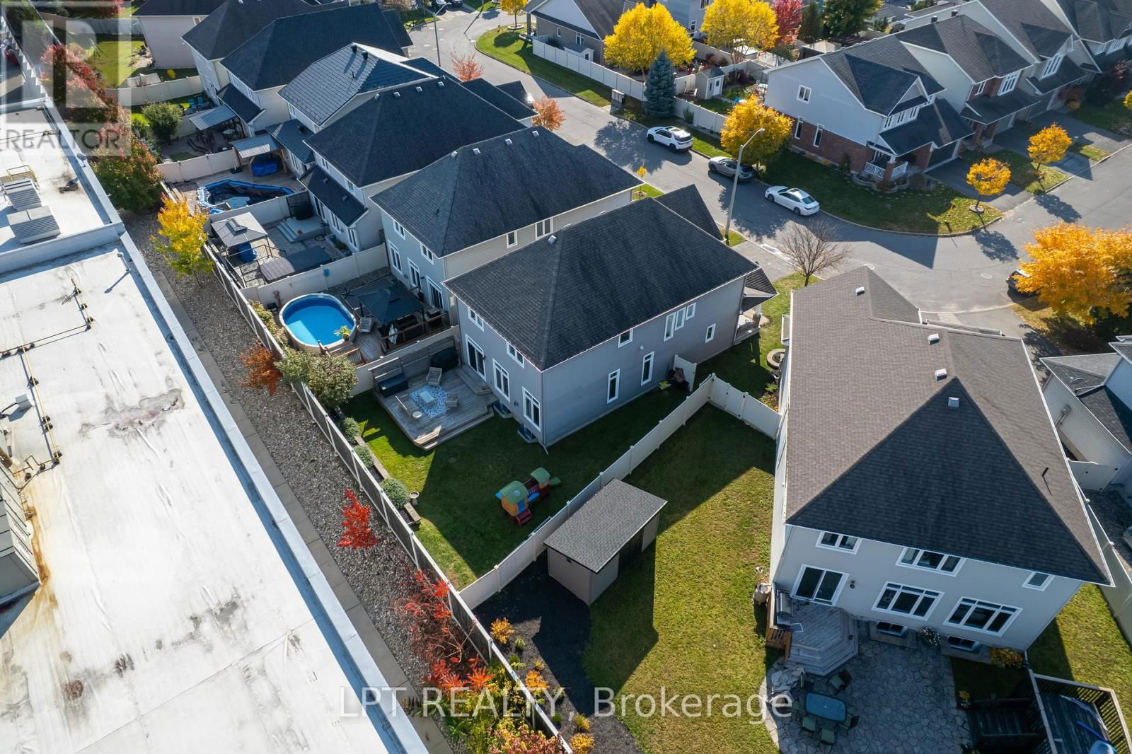 140 MONTARGIS CIRCLE Image 33