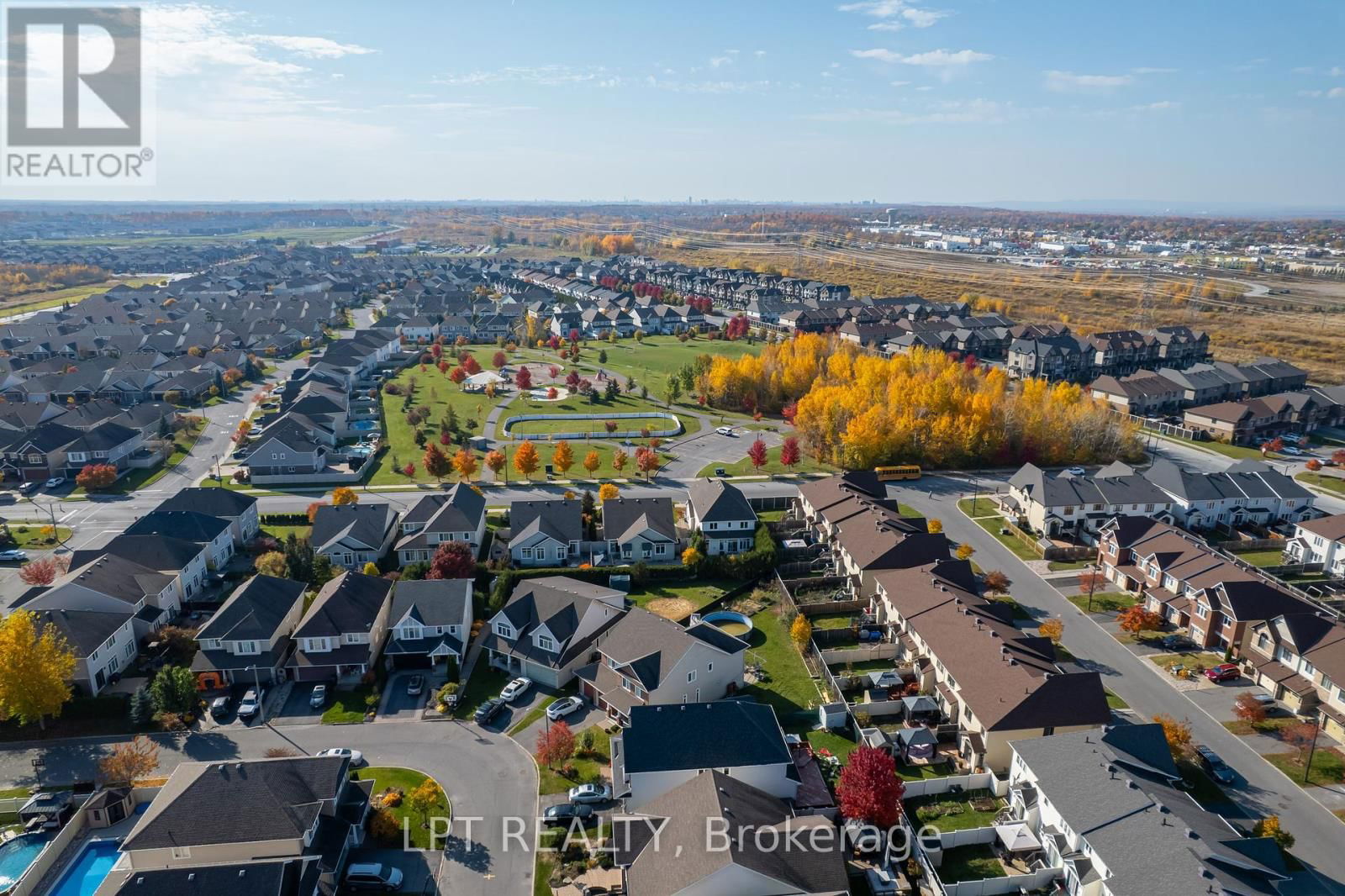 140 MONTARGIS CIRCLE Image 34