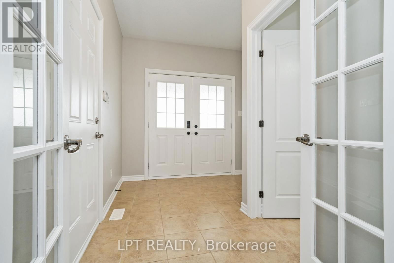 140 MONTARGIS CIRCLE Image 4
