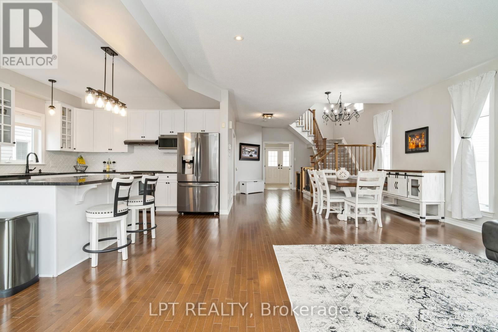 140 MONTARGIS CIRCLE Image 5