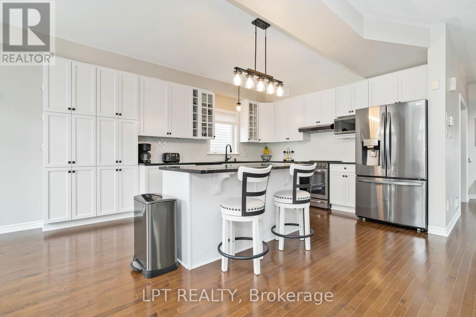140 MONTARGIS CIRCLE Image 6