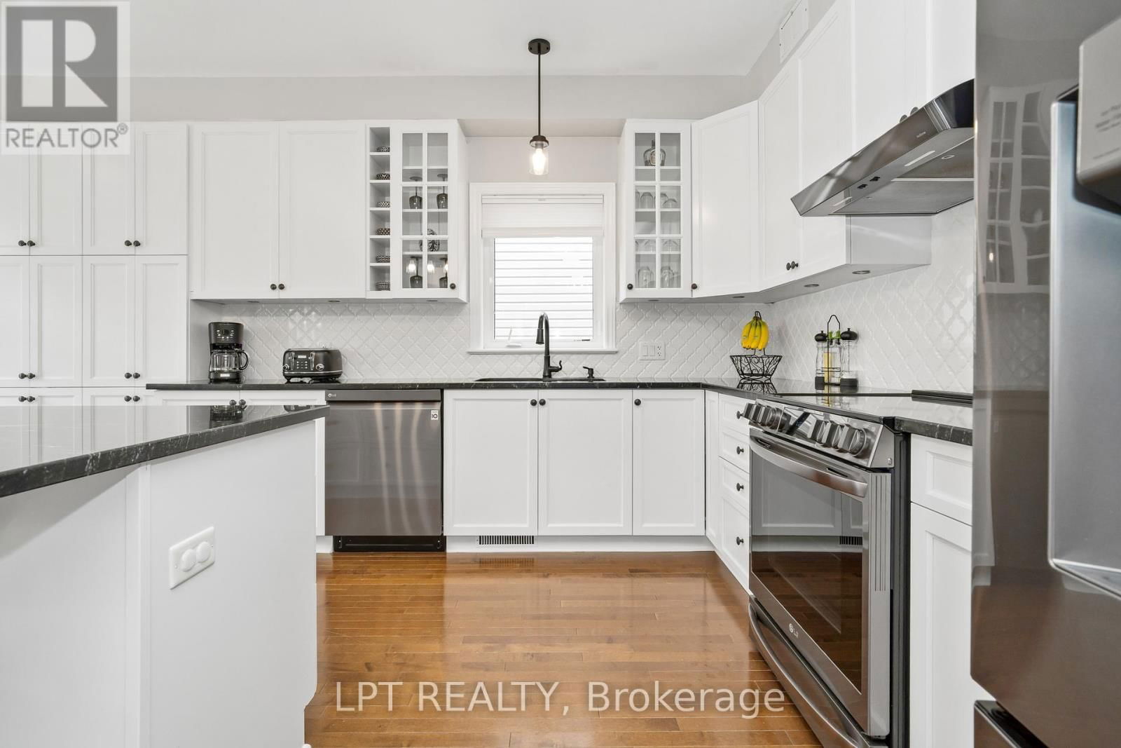 140 MONTARGIS CIRCLE Image 7