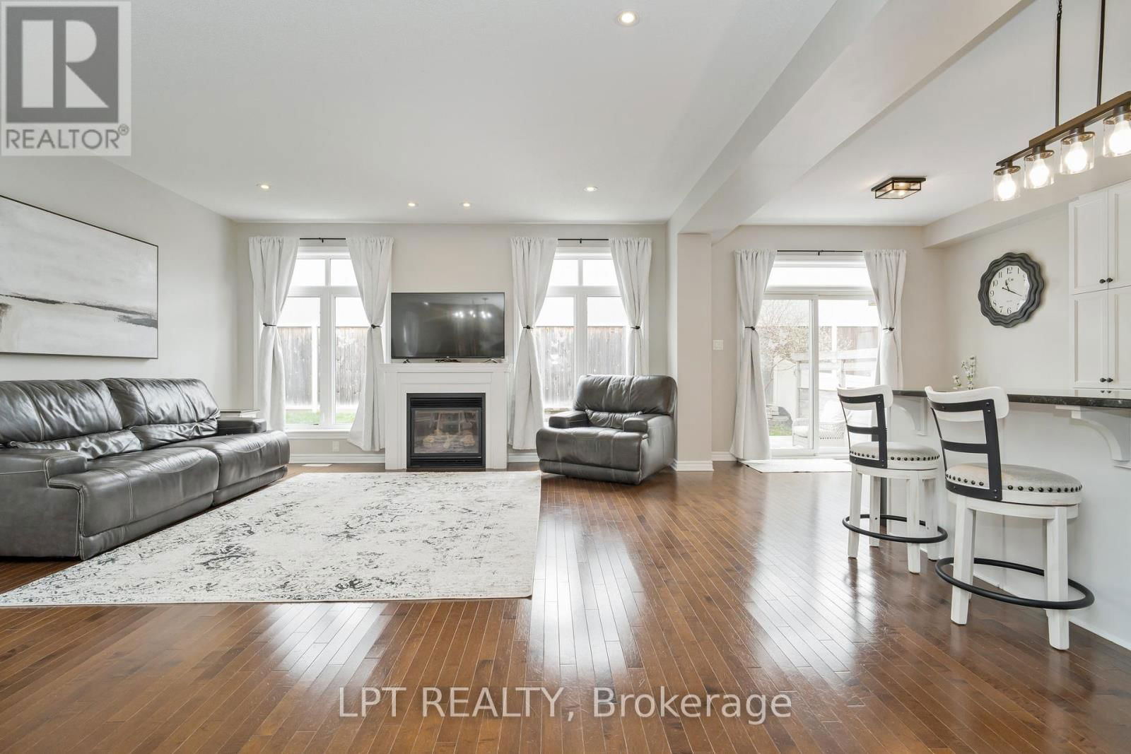 140 MONTARGIS CIRCLE Image 9
