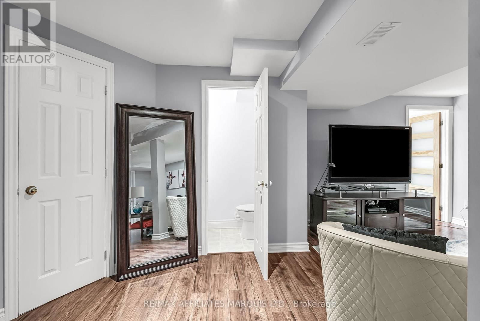 10 MONACO CRESCENT Image 38
