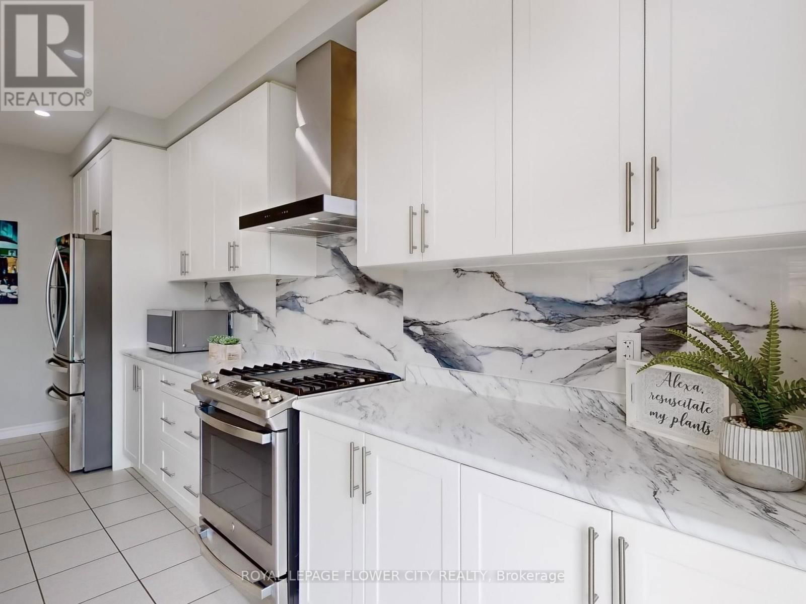 22 GLEASON CRESCENT Image 18
