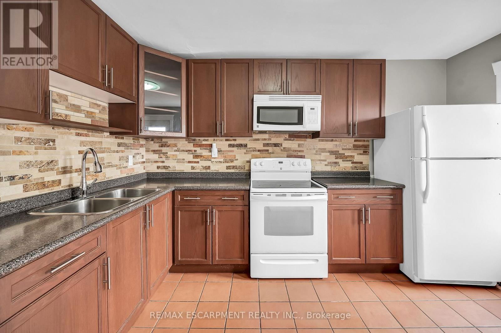 1597 KING STREET EAST Image 27
