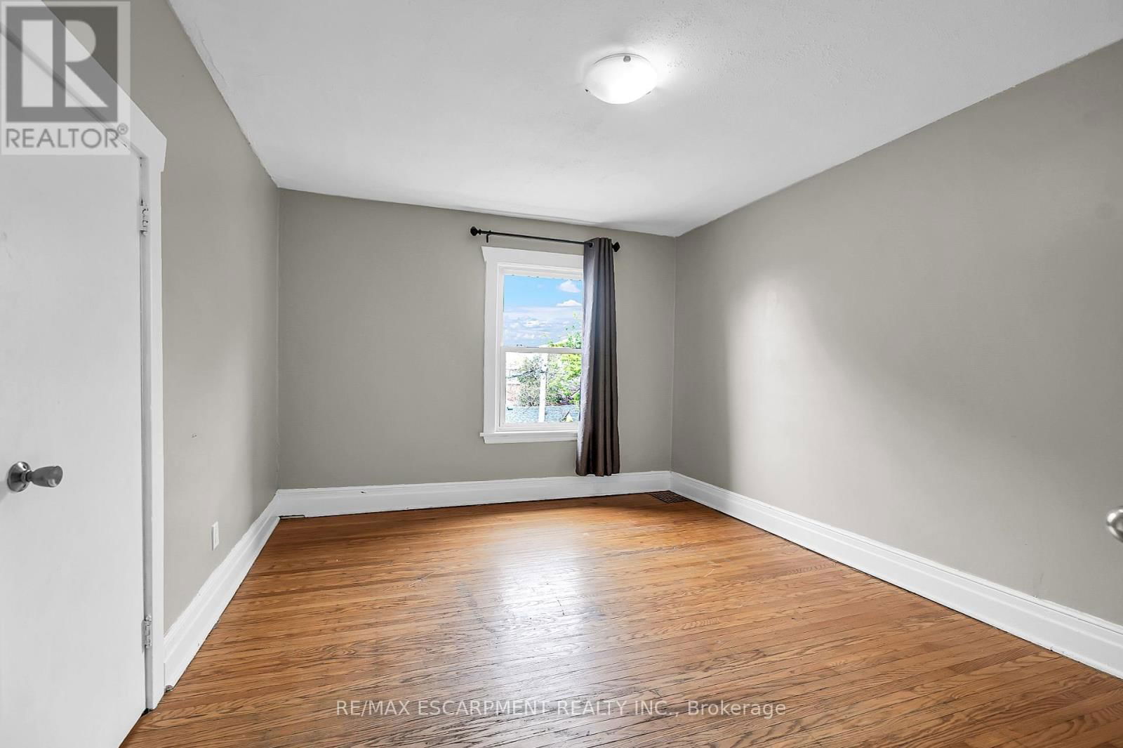 1597 KING STREET EAST Image 31