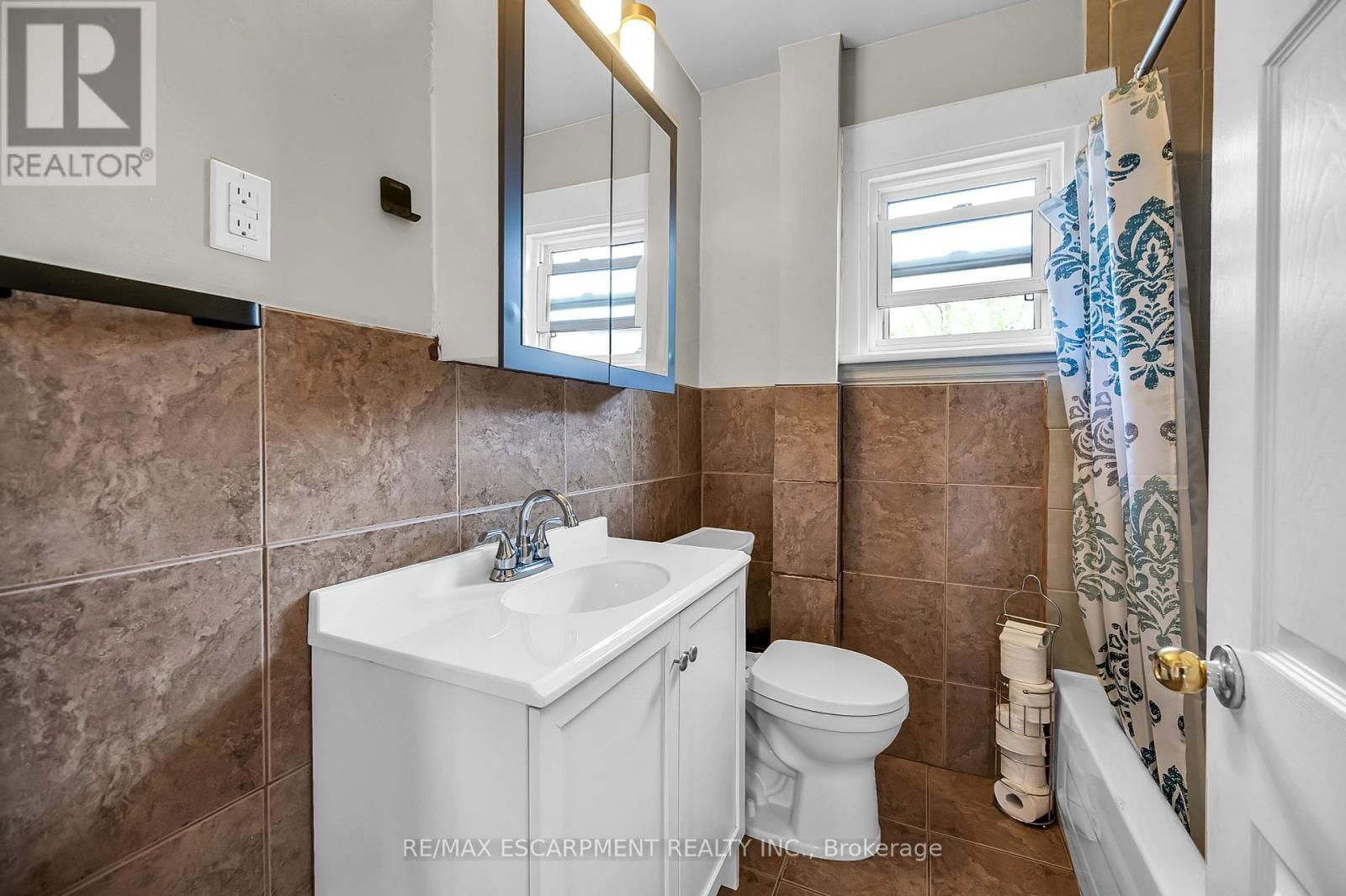 1597 KING STREET EAST Image 32