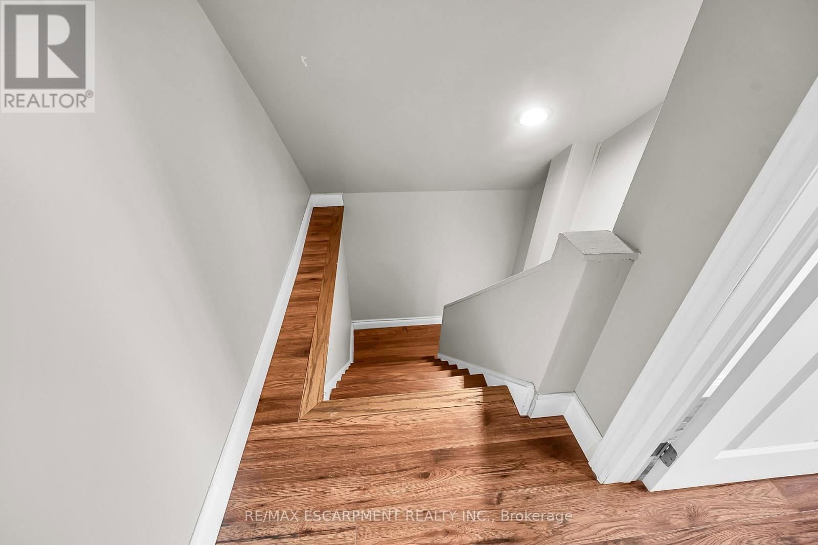 1597 KING STREET EAST Image 36