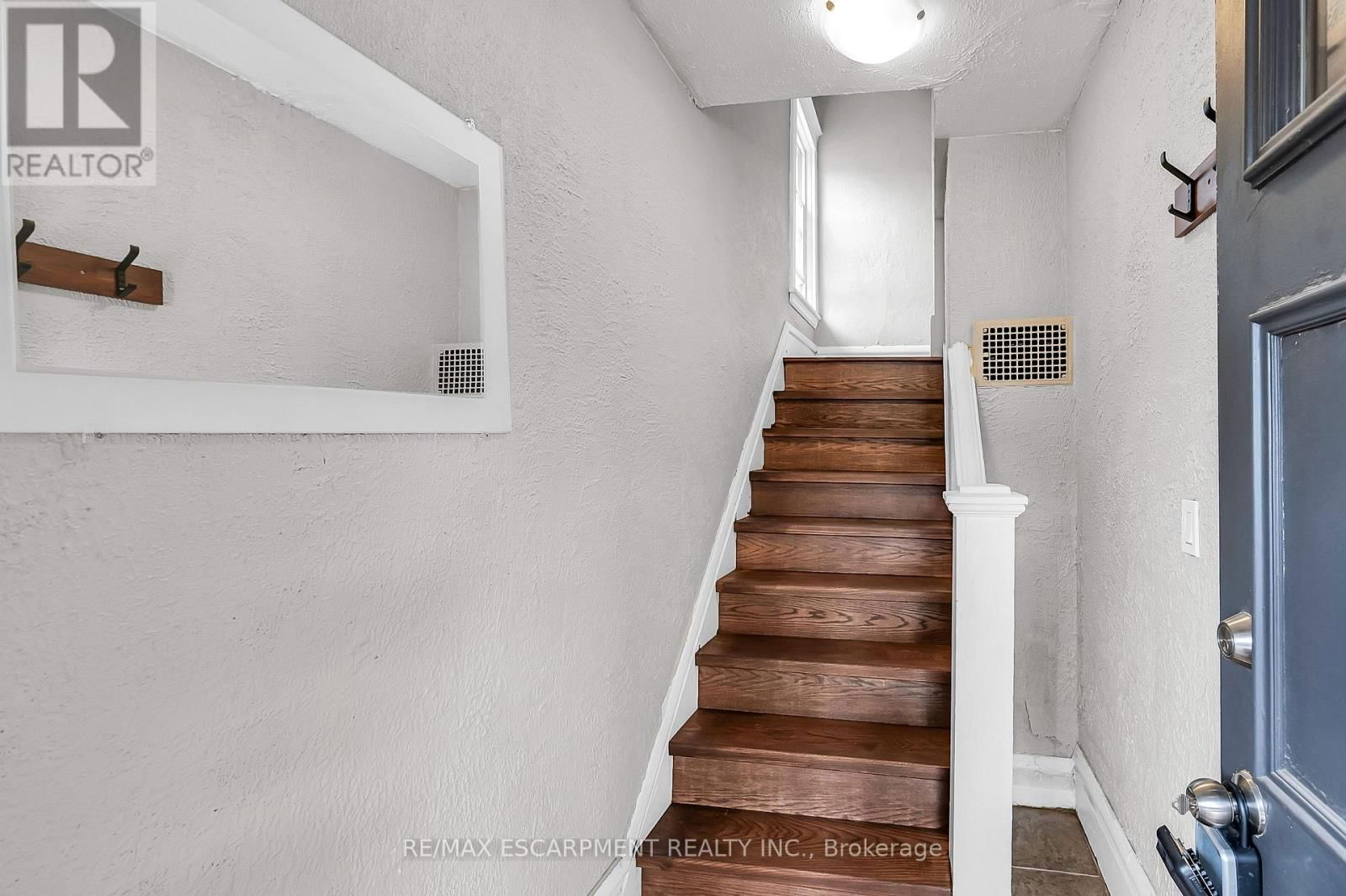 1597 KING STREET EAST Image 38