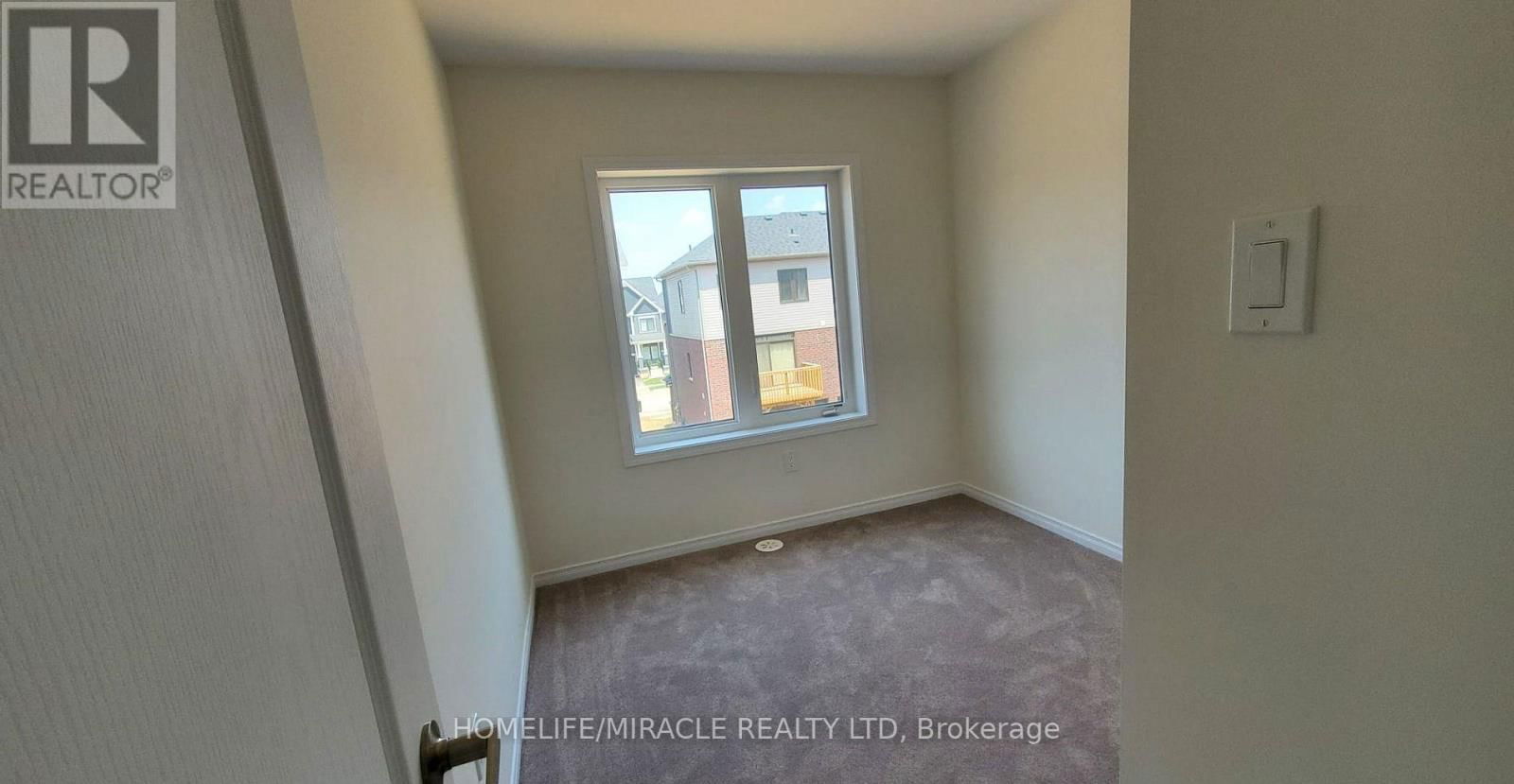 6 - 215 GILLESPIE DRIVE Image 11