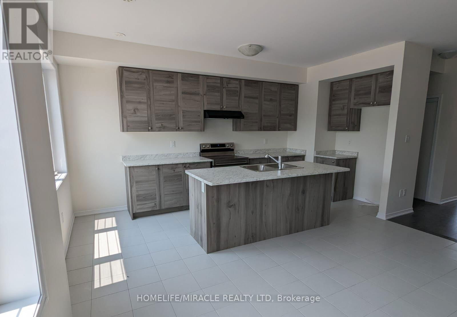 6 - 215 GILLESPIE DRIVE Image 3