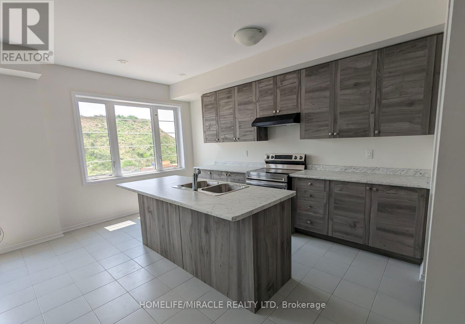 6 - 215 GILLESPIE DRIVE Image 4