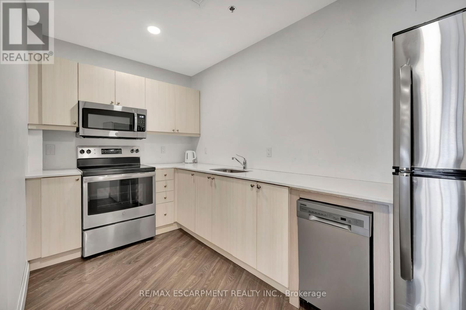 PH02 - 7711 GREEN VISTA GATE Image 36