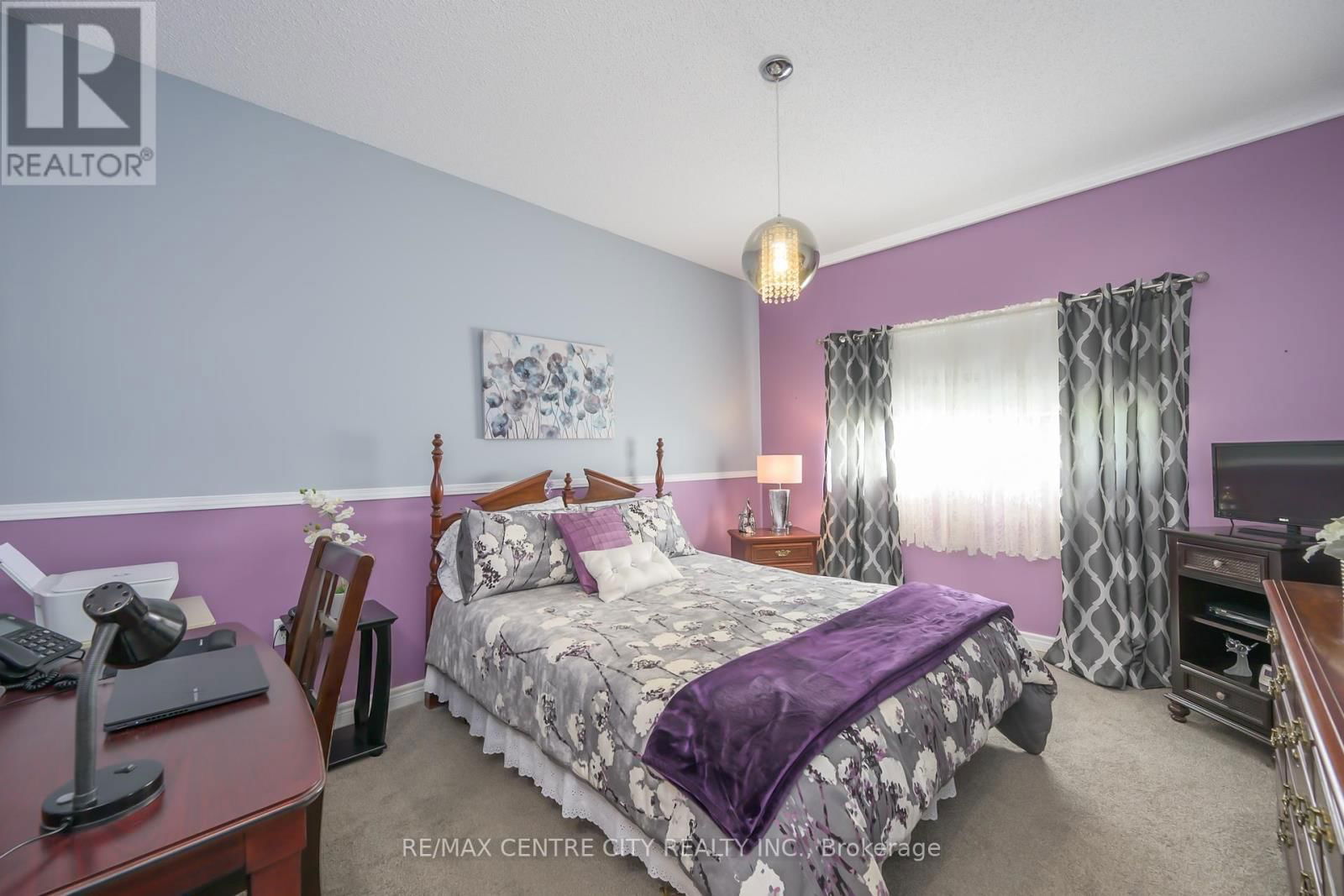 267 - 2025 MEADOWGATE BOULEVARD Image 11