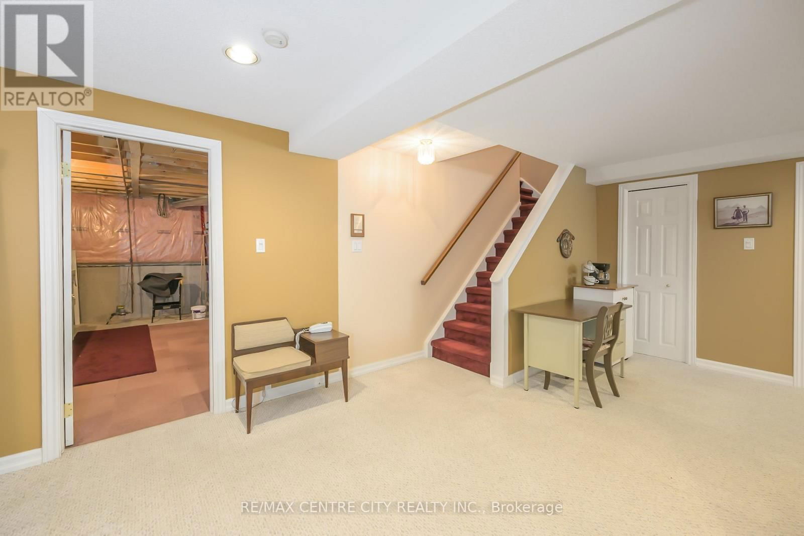 267 - 2025 MEADOWGATE BOULEVARD Image 18