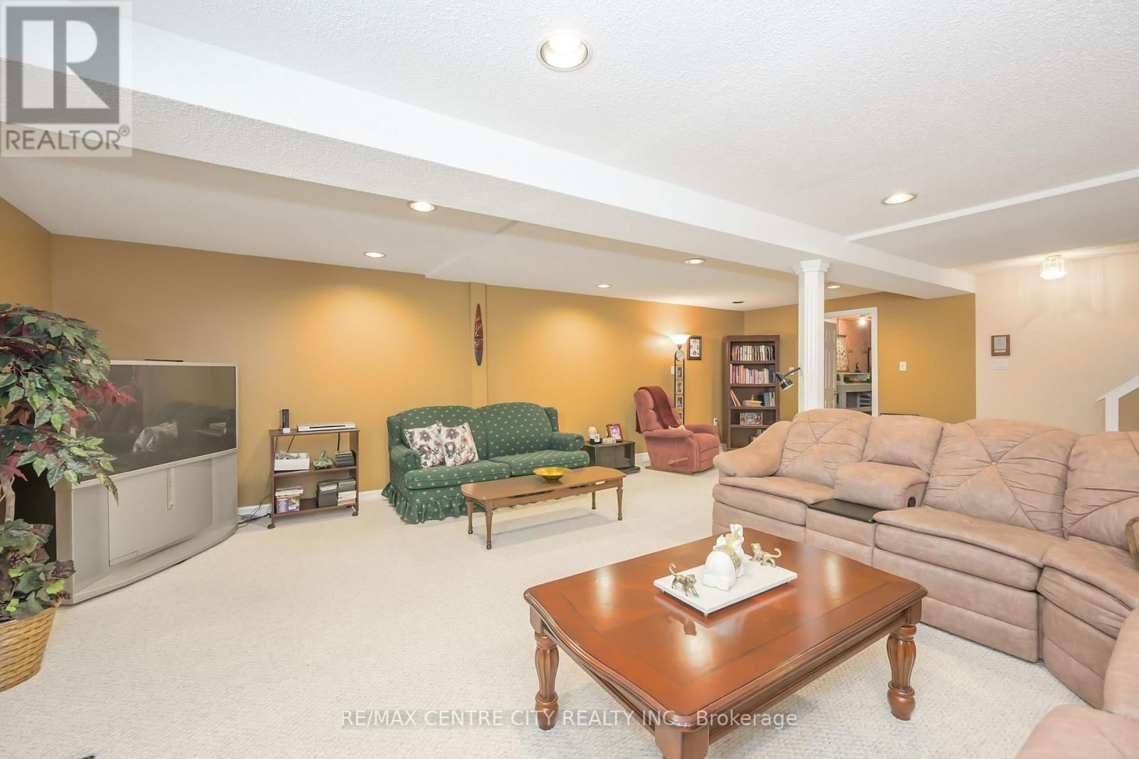 267 - 2025 MEADOWGATE BOULEVARD Image 20