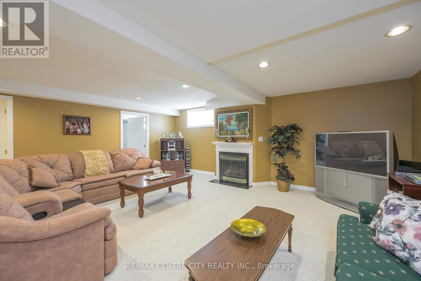 267 - 2025 MEADOWGATE BOULEVARD Image 21