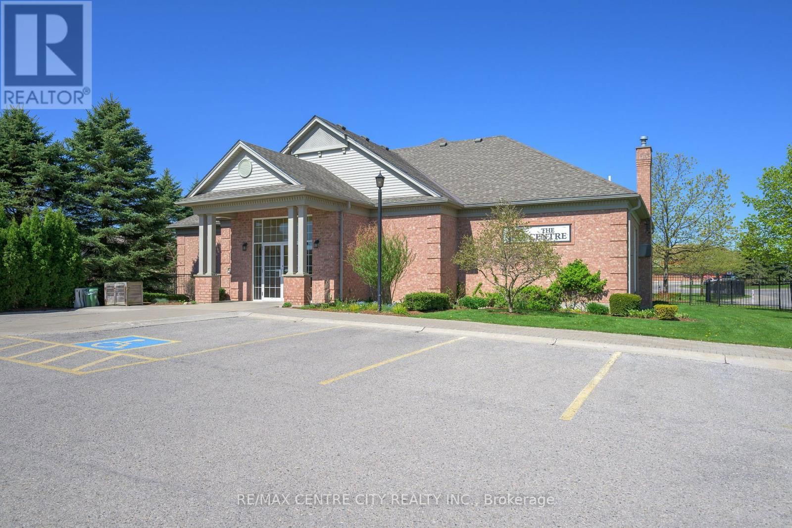 267 - 2025 MEADOWGATE BOULEVARD Image 33