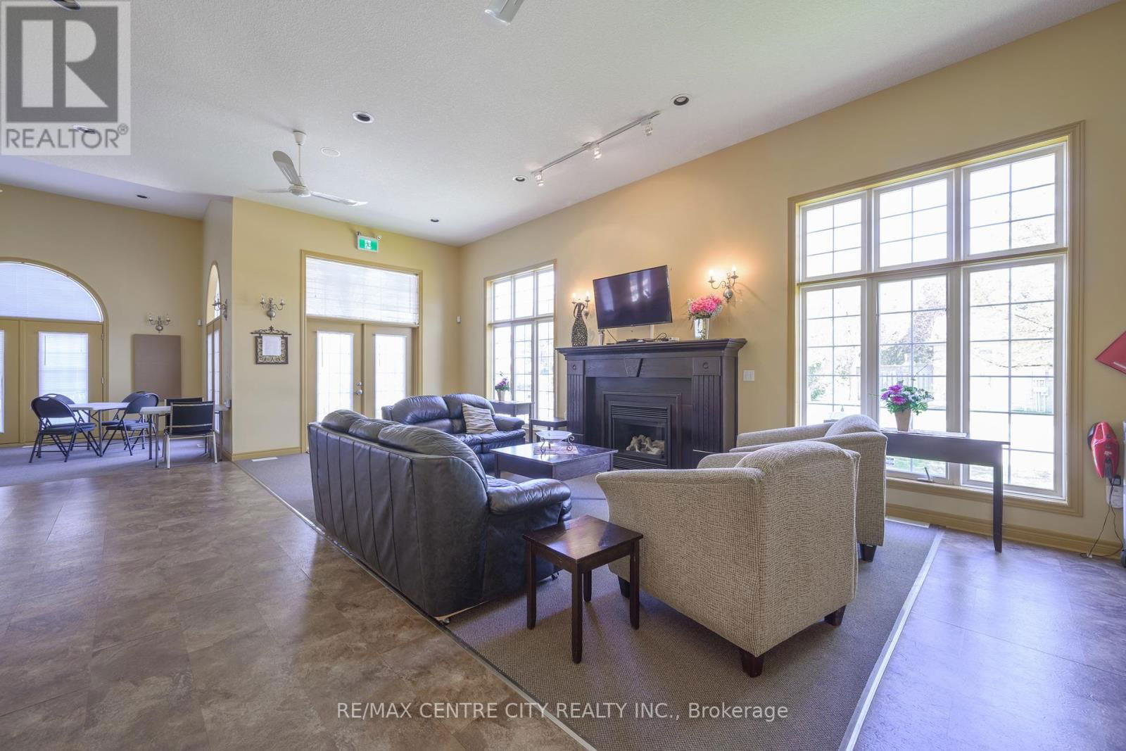 267 - 2025 MEADOWGATE BOULEVARD Image 38