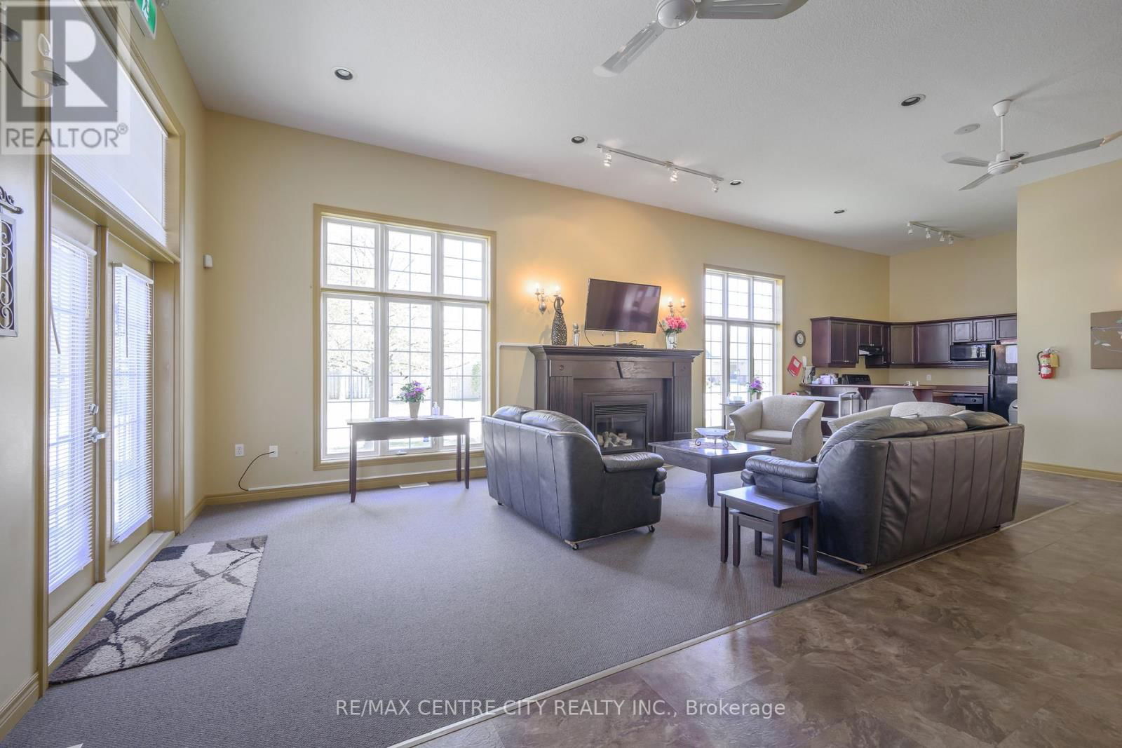 267 - 2025 MEADOWGATE BOULEVARD Image 39