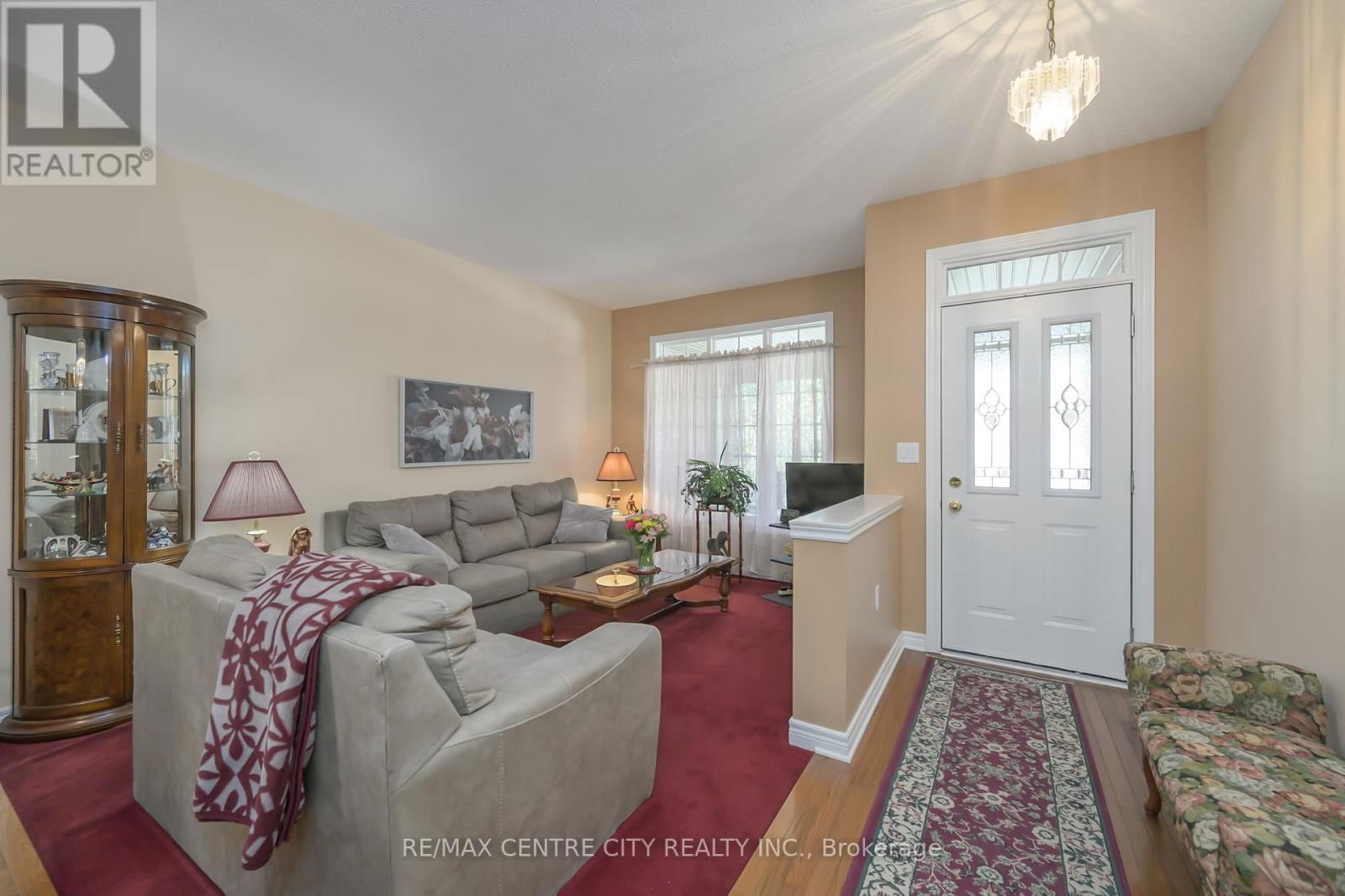 267 - 2025 MEADOWGATE BOULEVARD Image 4