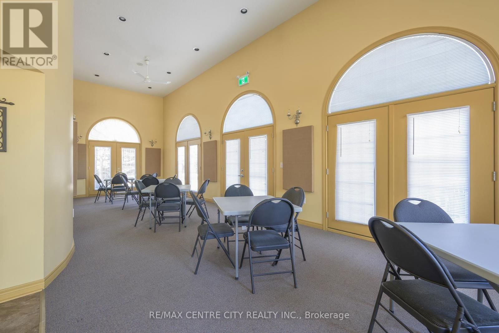267 - 2025 MEADOWGATE BOULEVARD Image 40