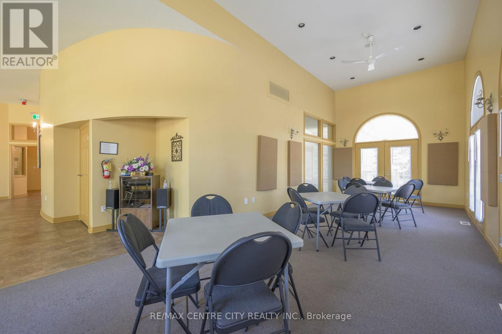 267 - 2025 MEADOWGATE BOULEVARD Image 41