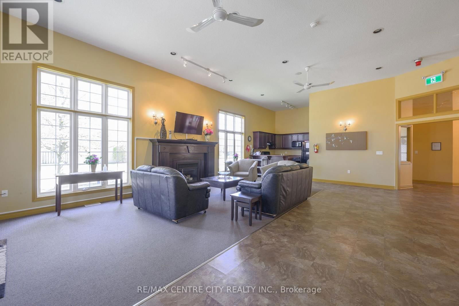 267 - 2025 MEADOWGATE BOULEVARD Image 42