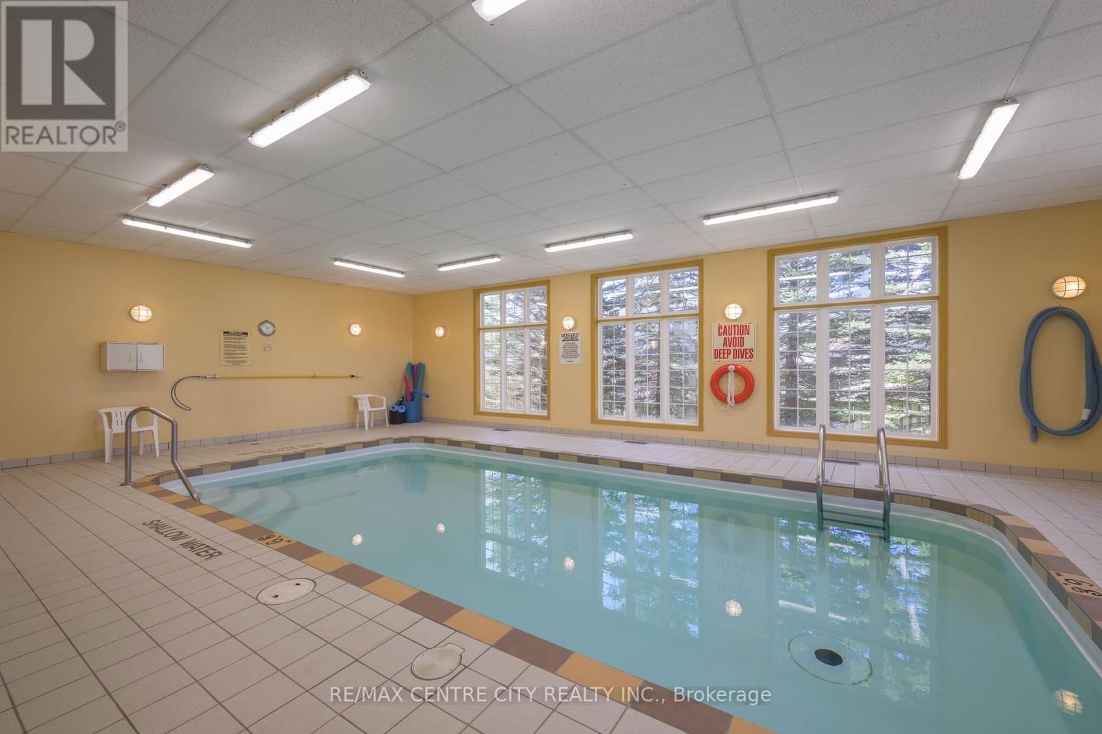 267 - 2025 MEADOWGATE BOULEVARD Image 45