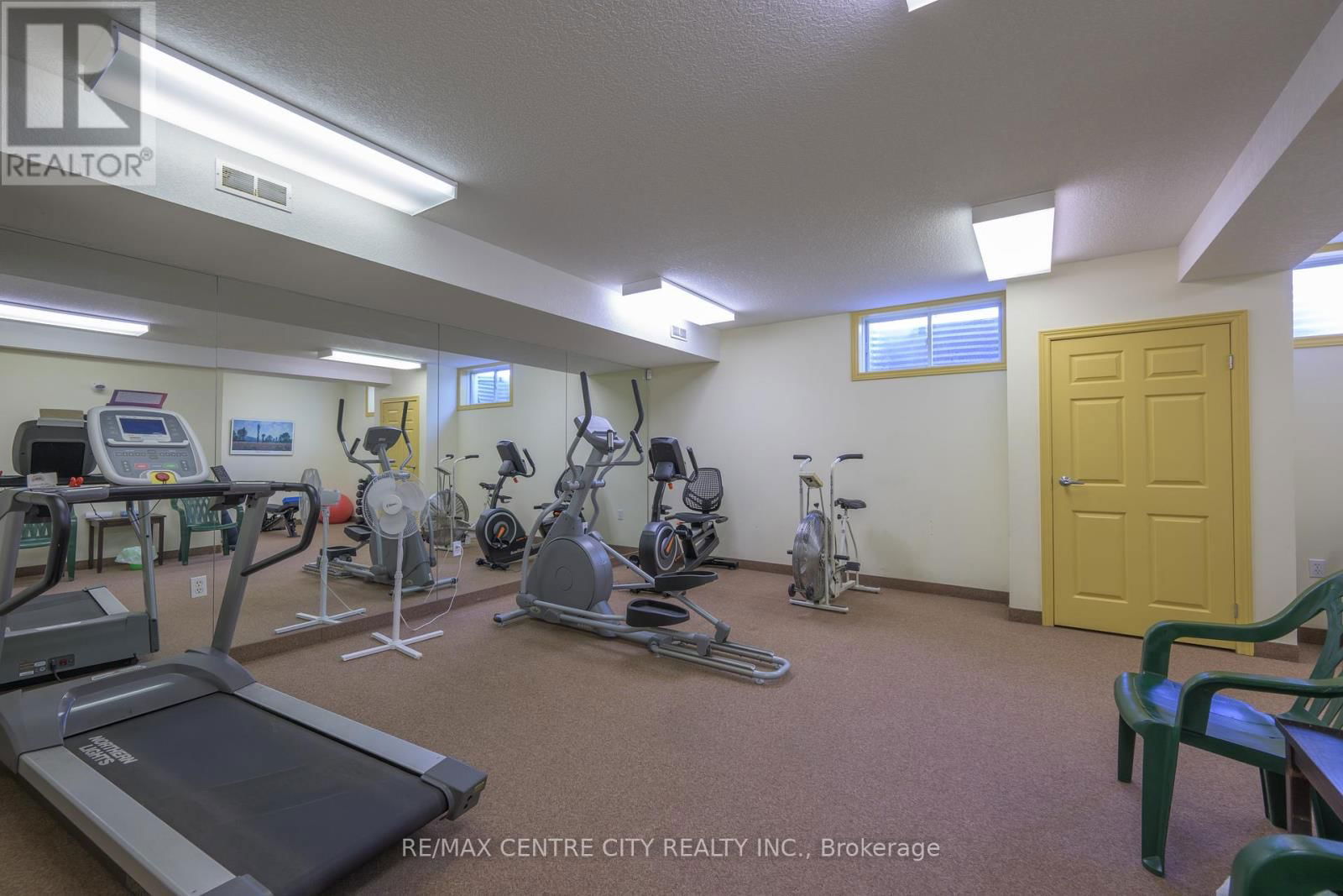 267 - 2025 MEADOWGATE BOULEVARD Image 46