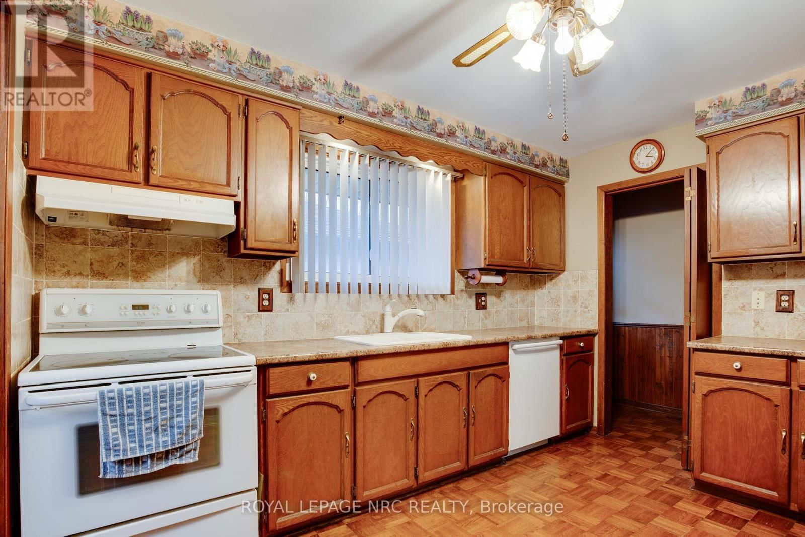 7061 DOLPHIN STREET Image 14