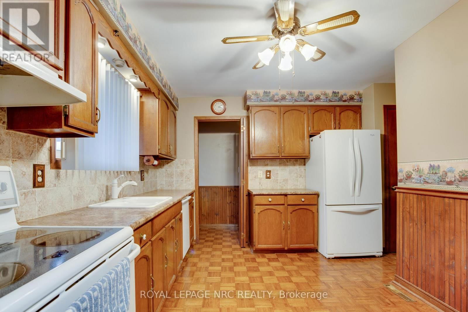 7061 DOLPHIN STREET Image 15