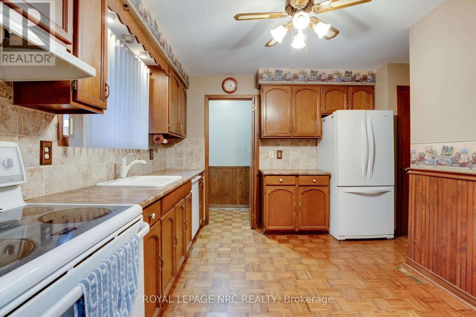 7061 DOLPHIN STREET Image 16