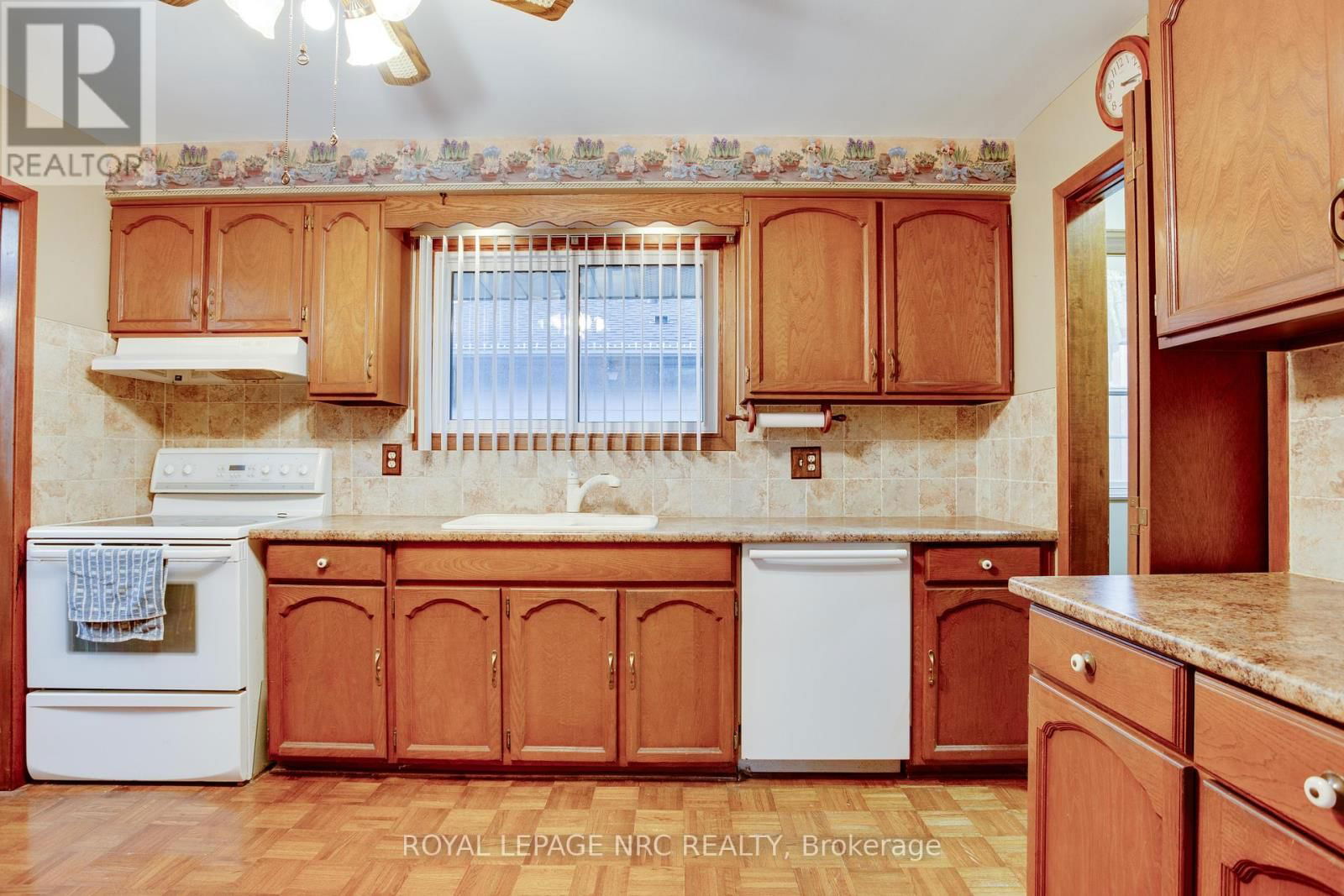 7061 DOLPHIN STREET Image 17