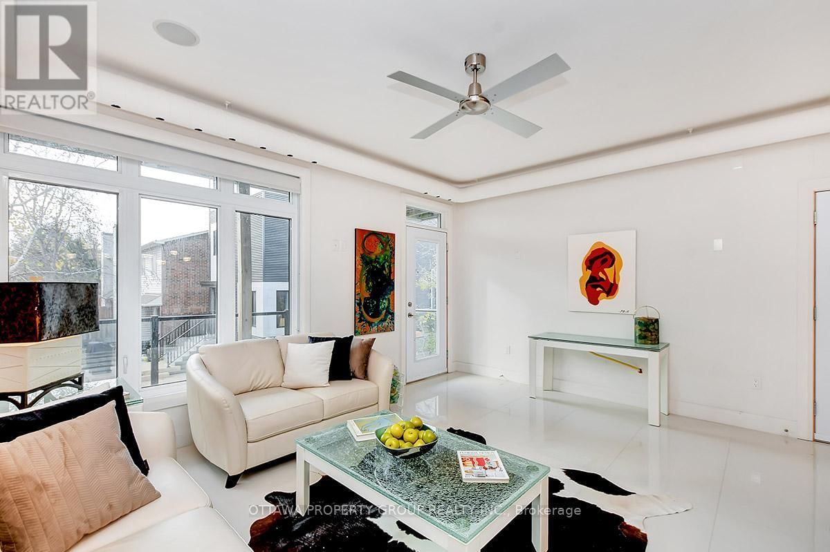 B - 10 CHESTNUT STREET WEST Image 12