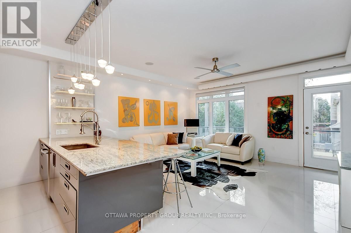 B - 10 CHESTNUT STREET WEST Image 16