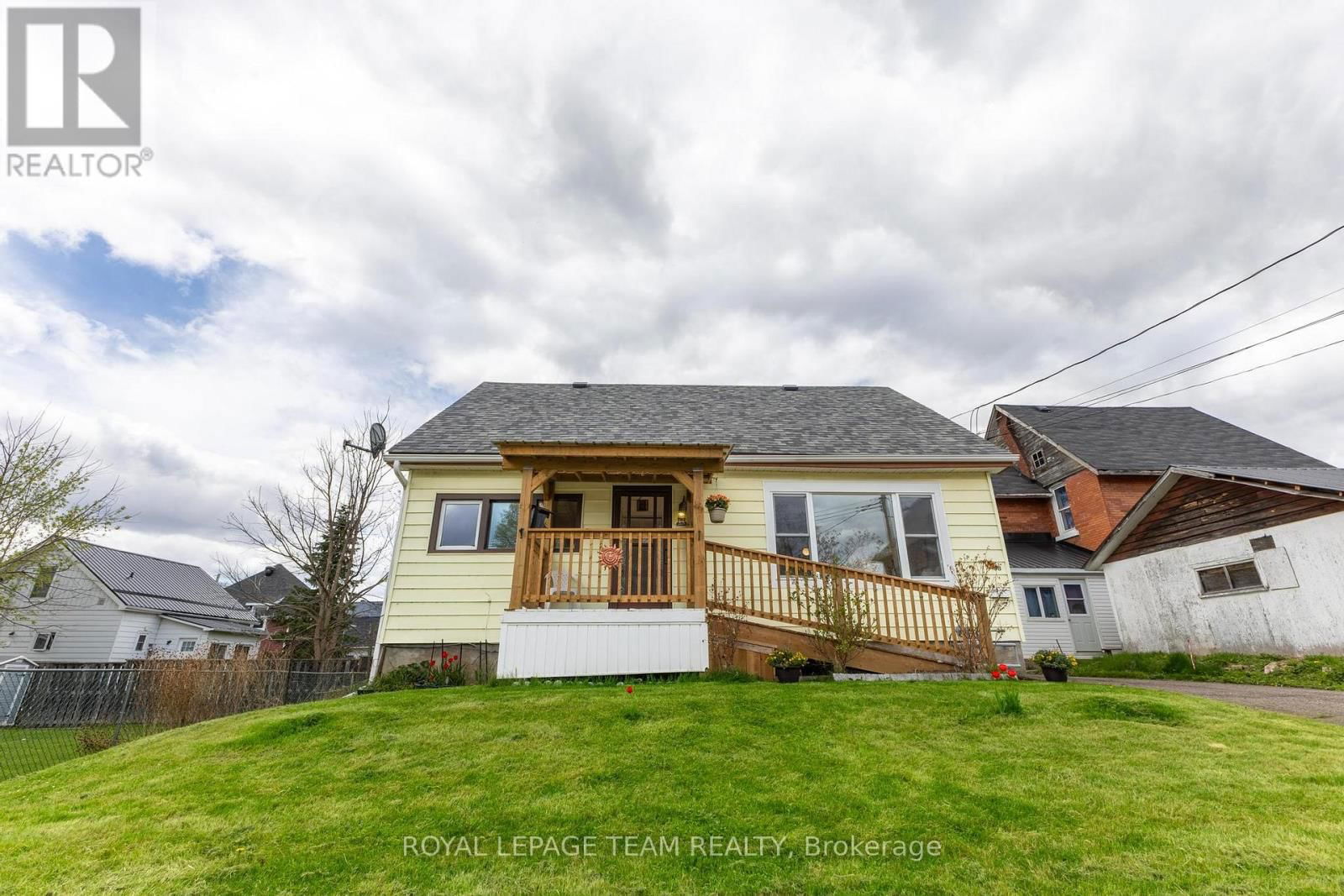 168 MUNROE AVENUE WEST Image 1